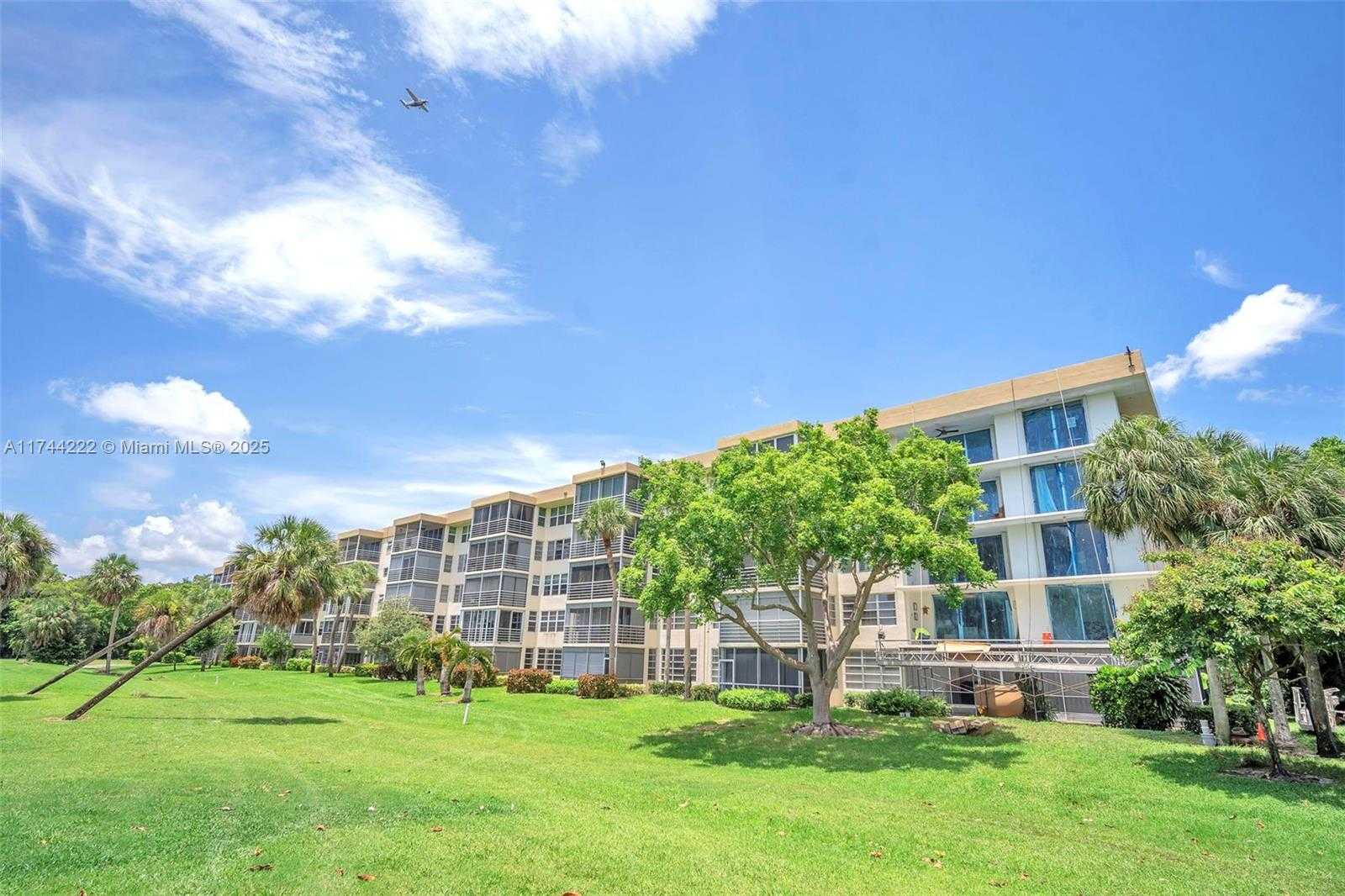 Small Image of 4000 CYPRESS GROVE WAY #210, Pompano Beach Number 27
