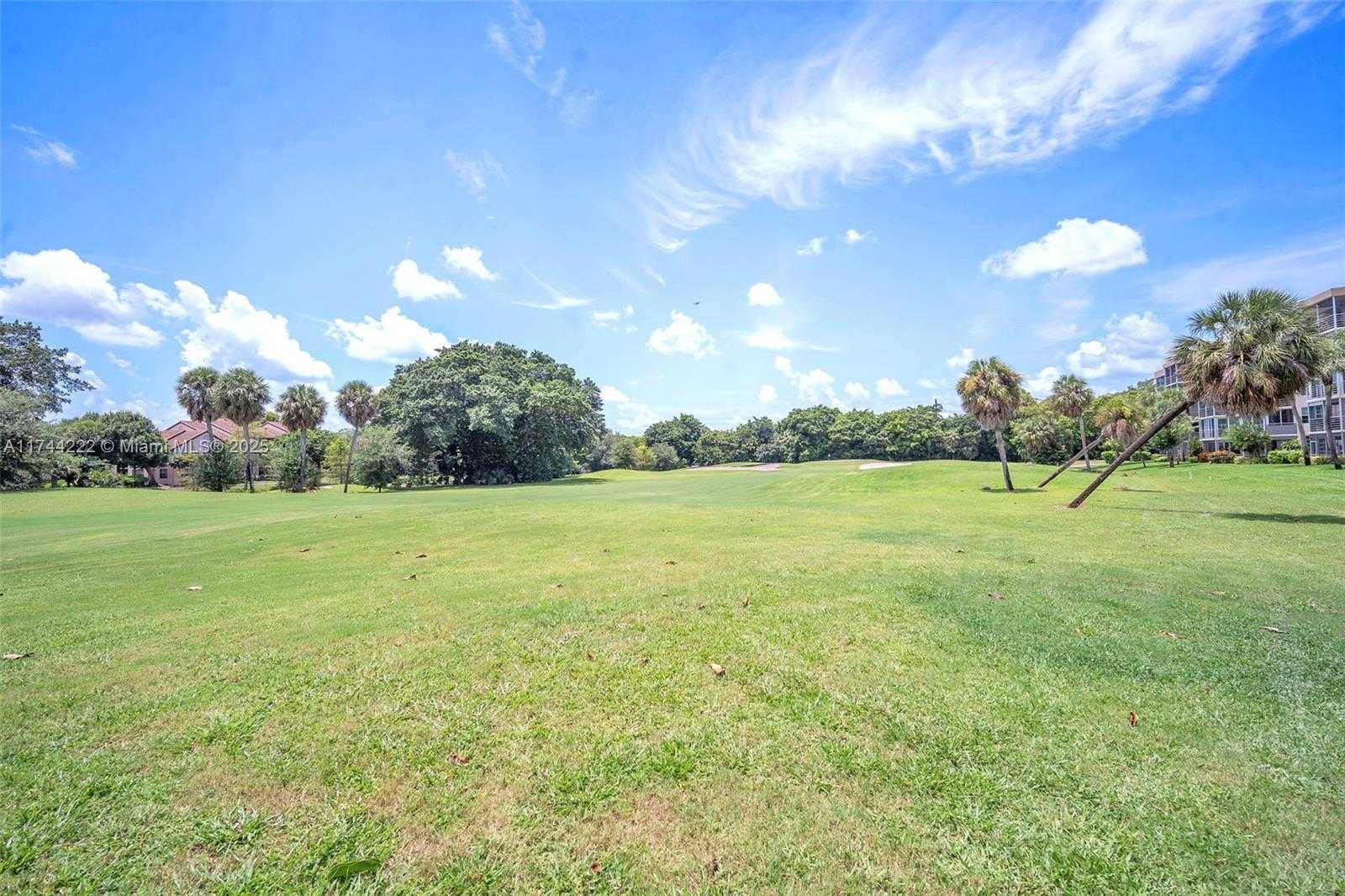 Small Image of 4000 CYPRESS GROVE WAY #210, Pompano Beach Number 32