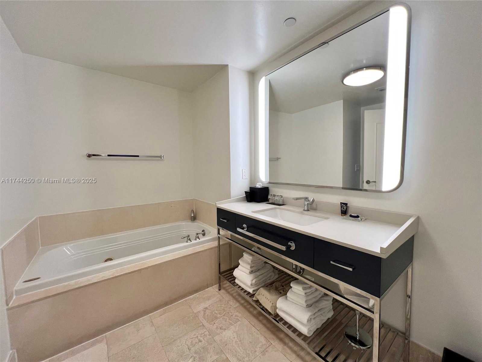 Small Image of 4401 COLLINS AVE #1401, Miami Beach Number 7