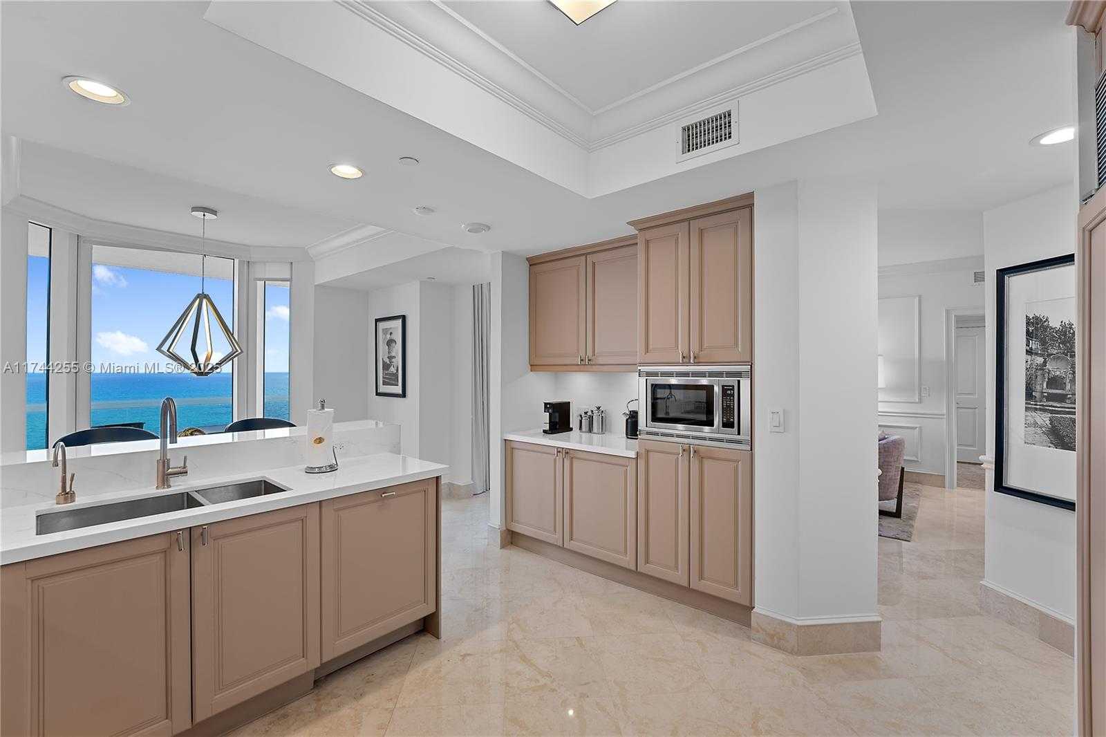 Small Image of 17875 Collins Ave, Sunny Isles Beach, FL 33160, USA Number 12