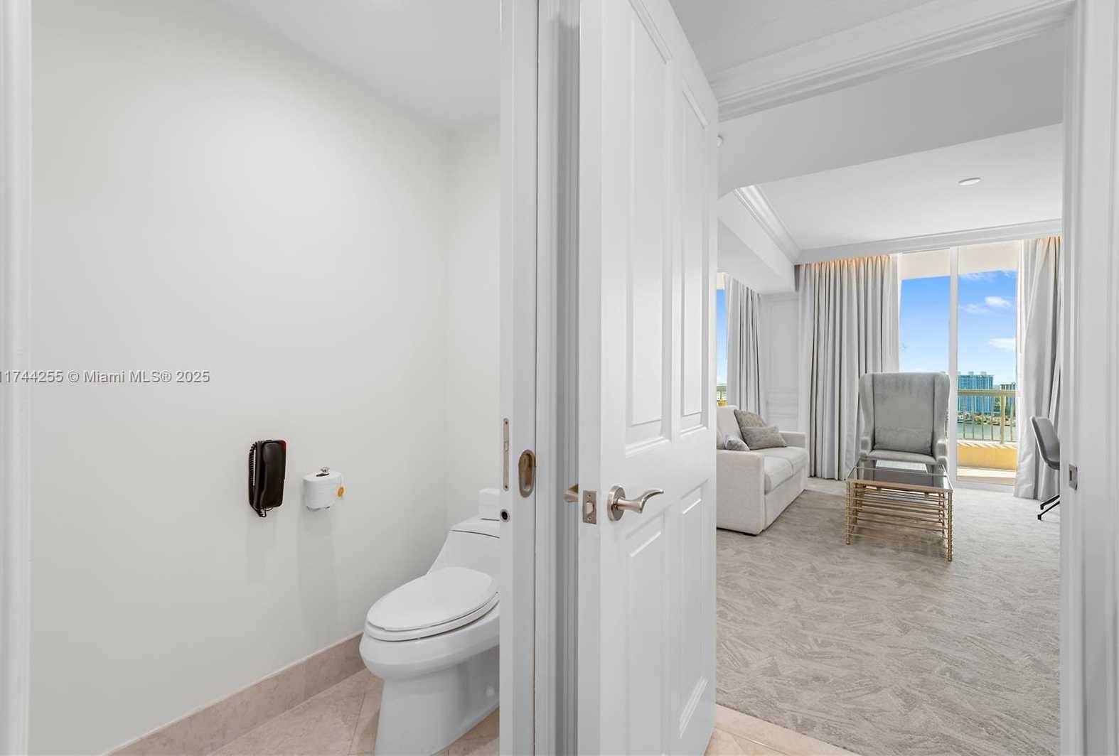 Small Image of 17875 Collins Ave, Sunny Isles Beach, FL 33160, USA Number 17