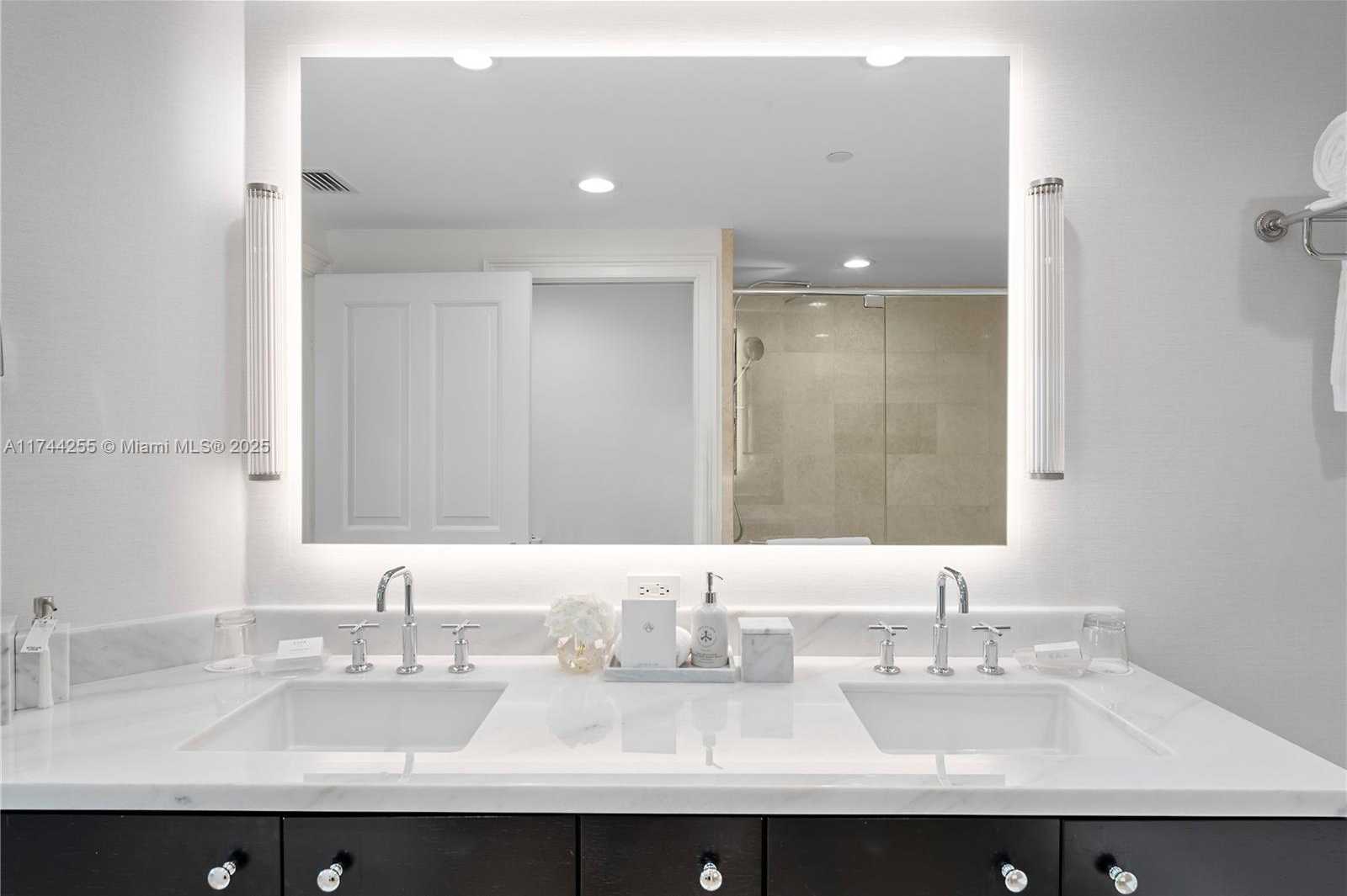 Small Image of 17875 Collins Ave, Sunny Isles Beach, FL 33160, USA Number 18