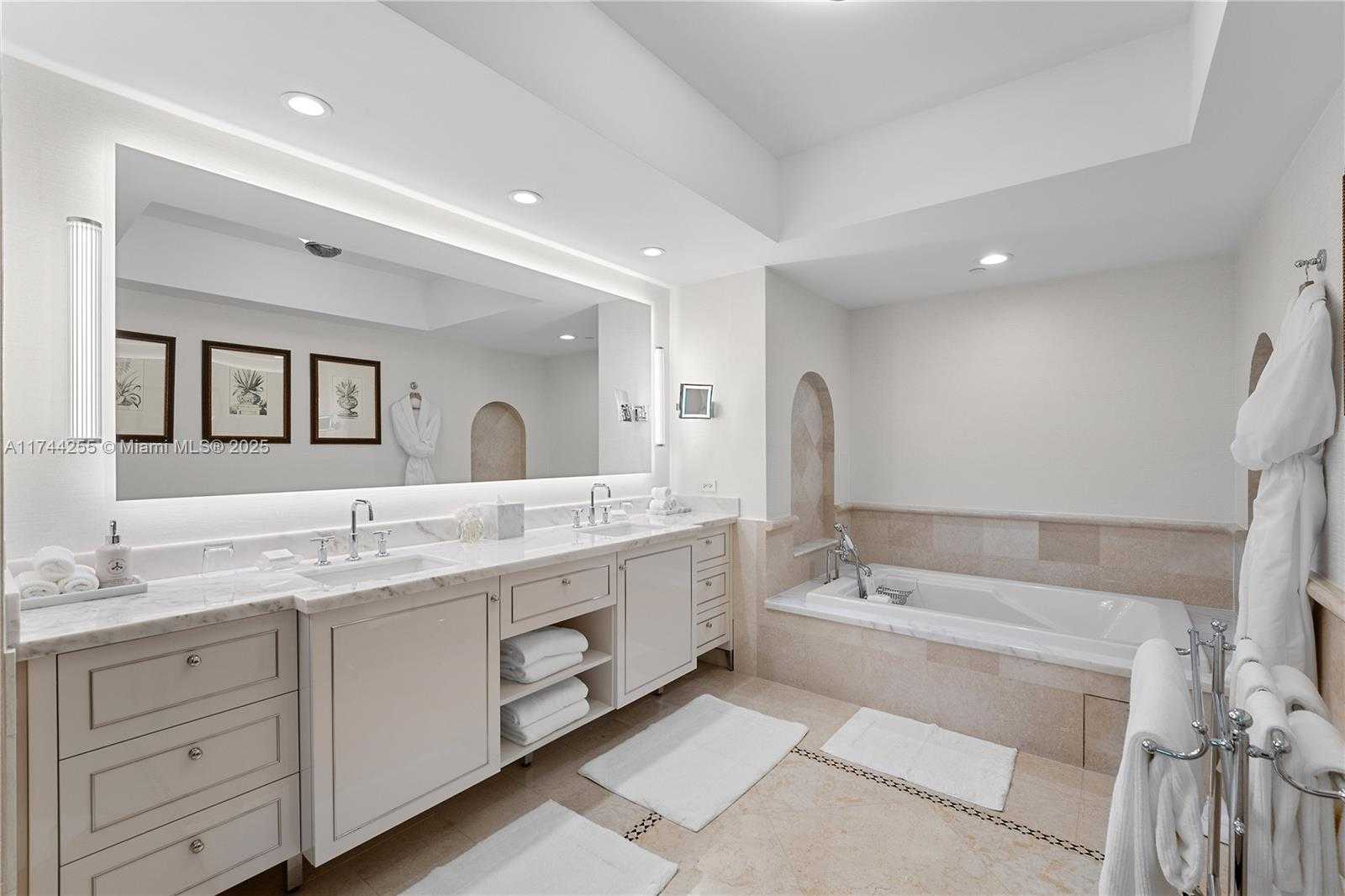 Small Image of 17875 Collins Ave, Sunny Isles Beach, FL 33160, USA Number 21