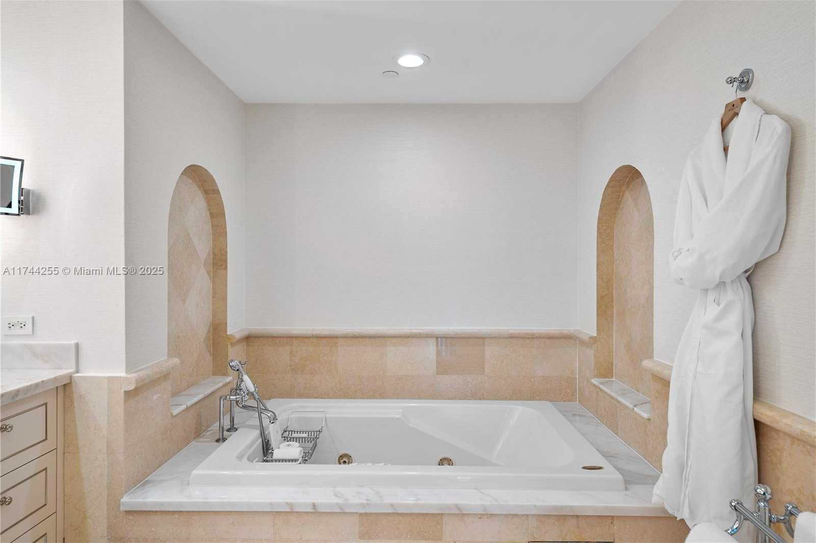Small Image of 17875 Collins Ave, Sunny Isles Beach, FL 33160, USA Number 22