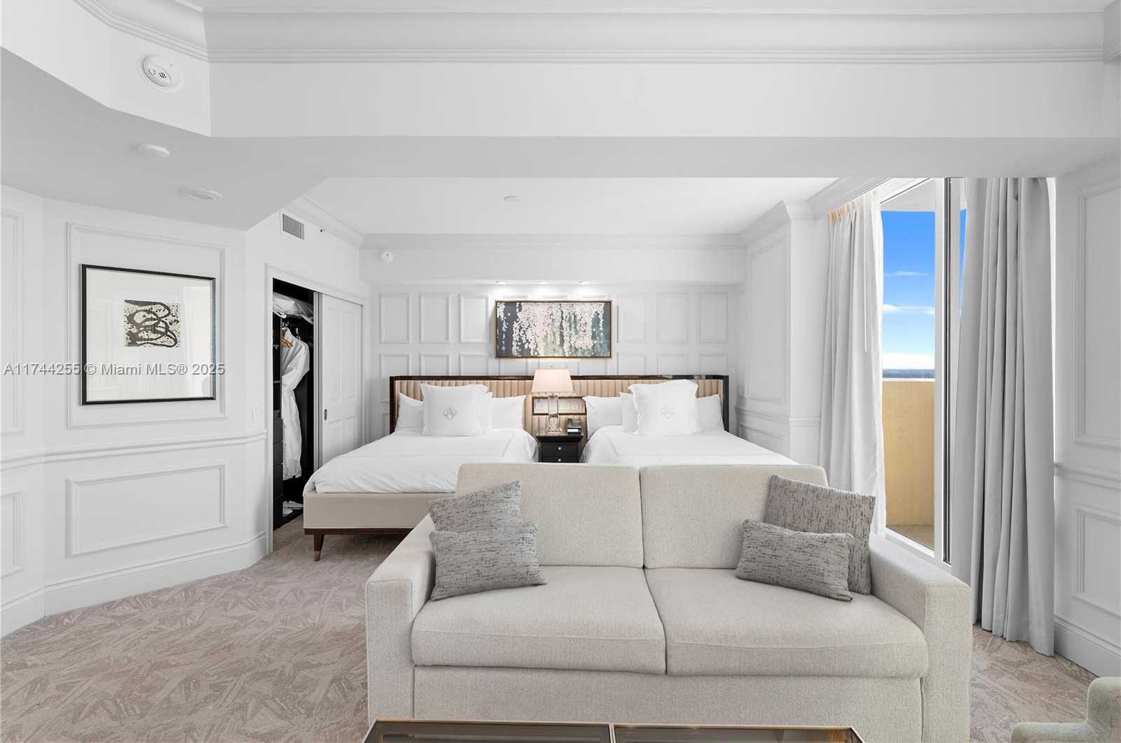 Small Image of 17875 Collins Ave, Sunny Isles Beach, FL 33160, USA Number 29