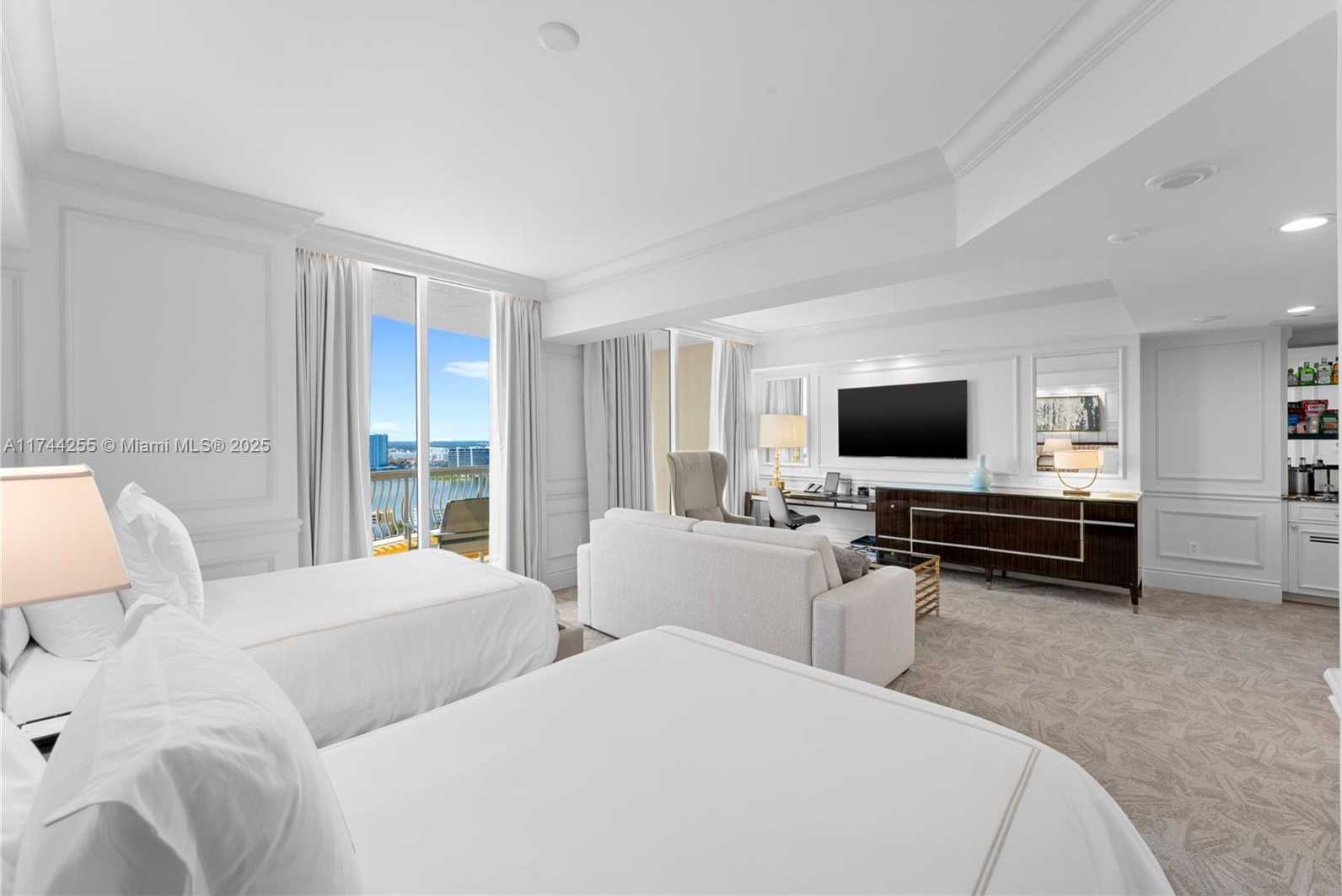 Small Image of 17875 Collins Ave, Sunny Isles Beach, FL 33160, USA Number 30