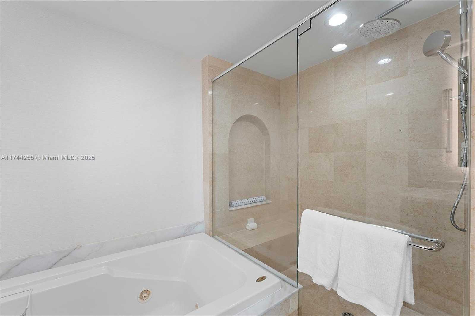 Small Image of 17875 Collins Ave, Sunny Isles Beach, FL 33160, USA Number 35