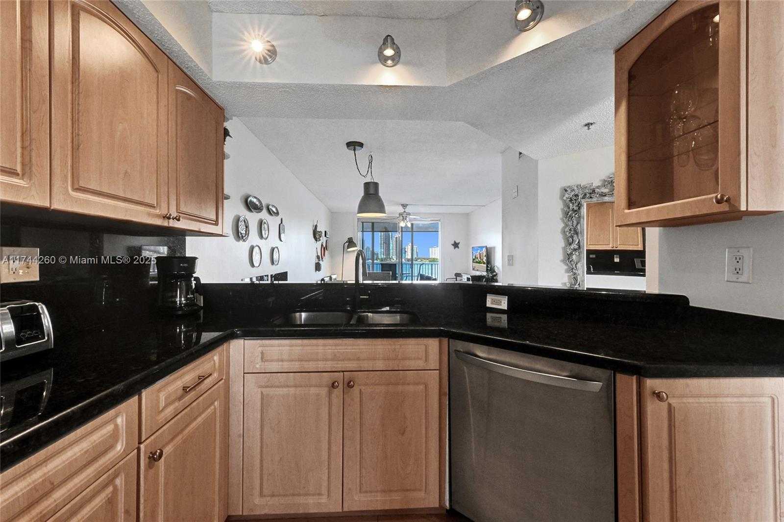 Small Image of 18260 NORTH BAY RD #512, Sunny Isles Beach Number 10