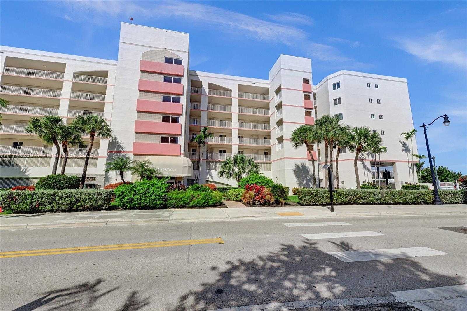Small Image of 18260 NORTH BAY RD #512, Sunny Isles Beach Number 26
