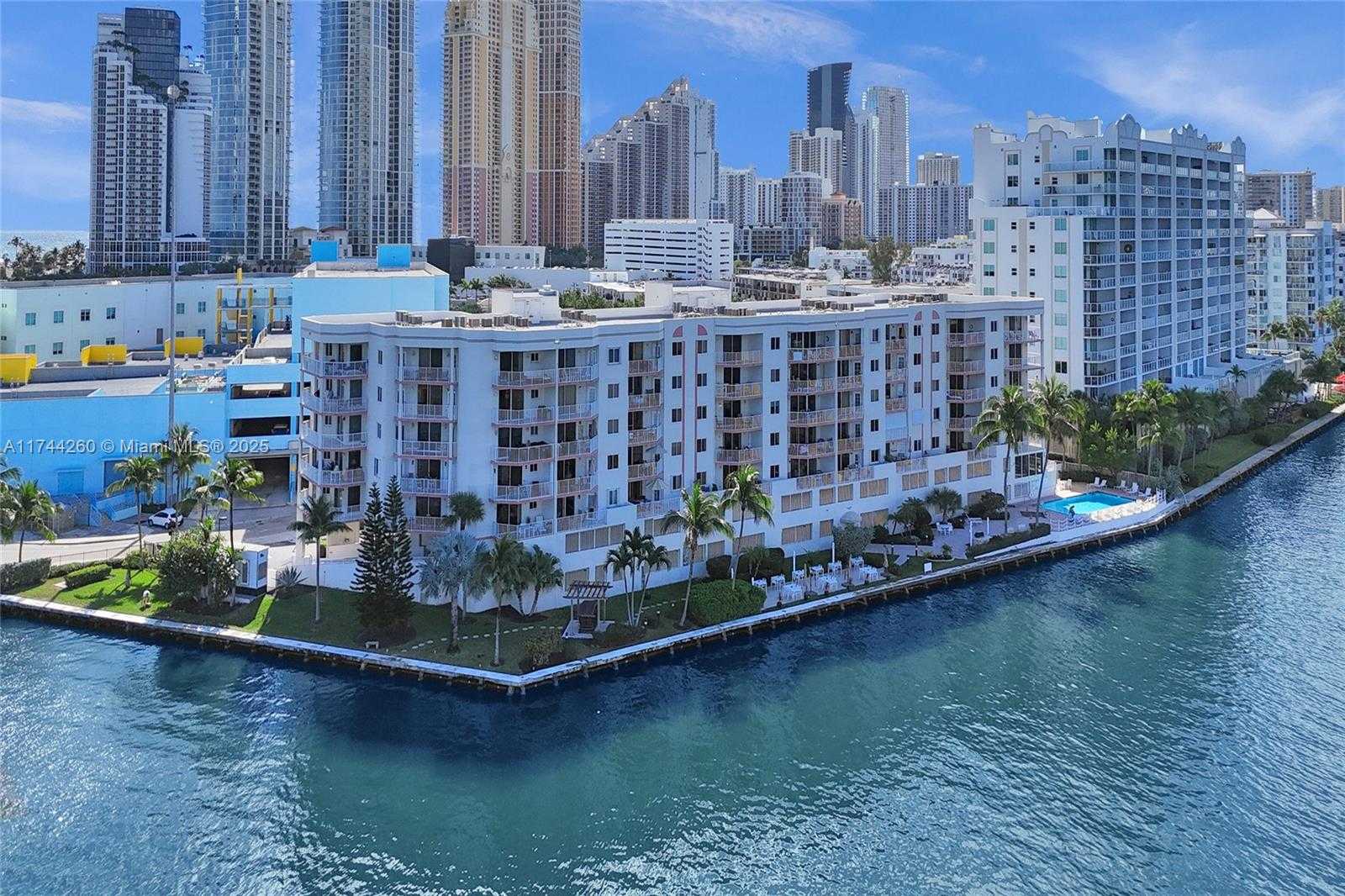 Small Image of 18260 NORTH BAY RD #512, Sunny Isles Beach Number 29