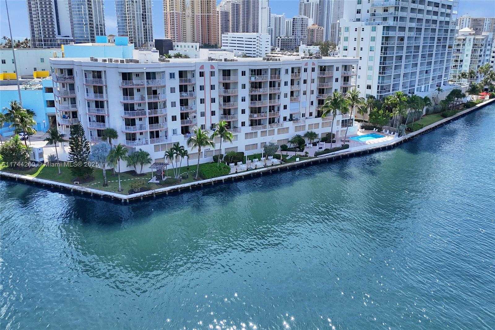 Small Image of 18260 NORTH BAY RD #512, Sunny Isles Beach Number 31