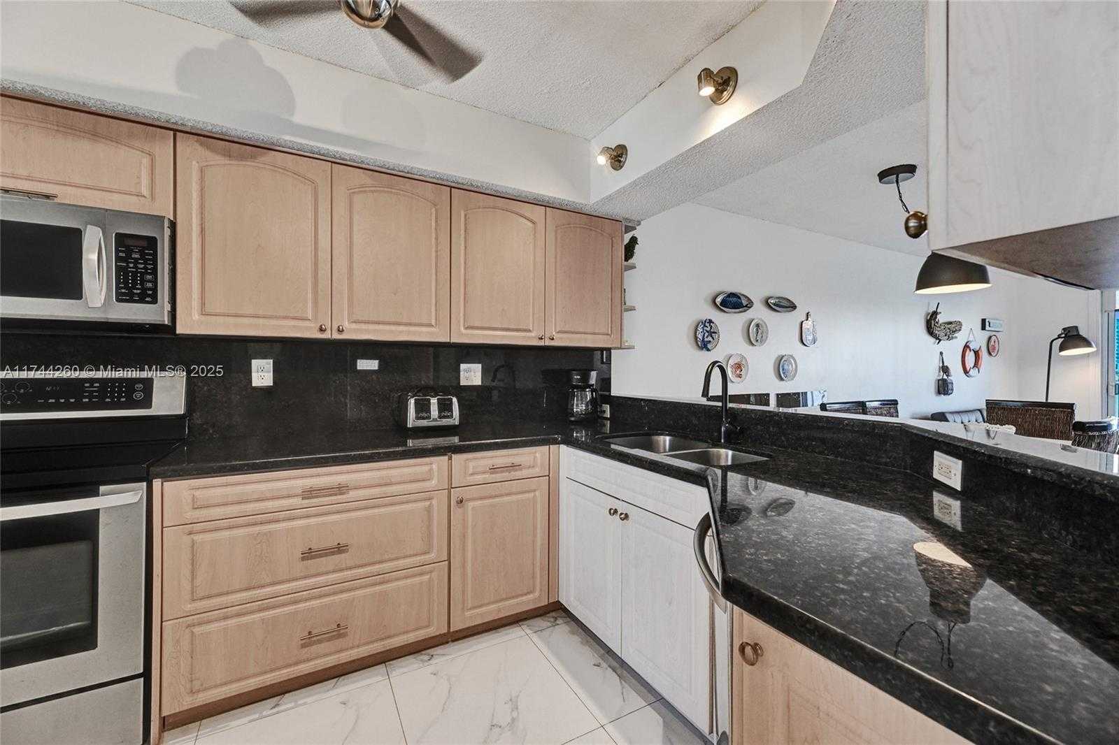 Small Image of 18260 NORTH BAY RD #512, Sunny Isles Beach Number 8