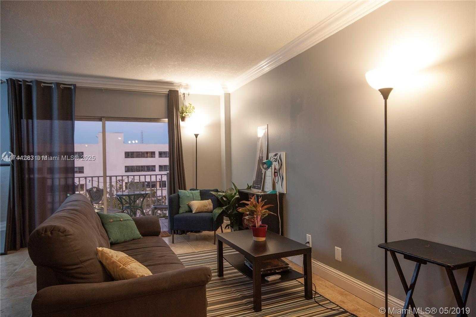 Small Image of 1455 NORTH TREASURE DR #5E, North Bay Village Number 9