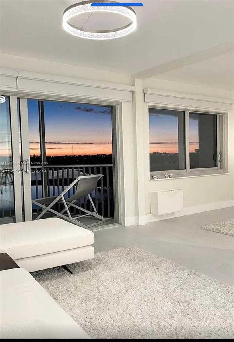 Small Image of 300 DIPLOMAT PKWY #811, Hallandale Beach Number 11