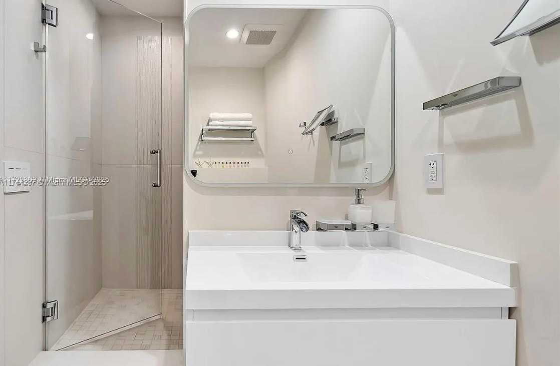 Small Image of 300 DIPLOMAT PKWY #811, Hallandale Beach Number 12