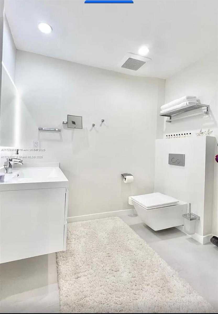 Small Image of 300 DIPLOMAT PKWY #811, Hallandale Beach Number 13