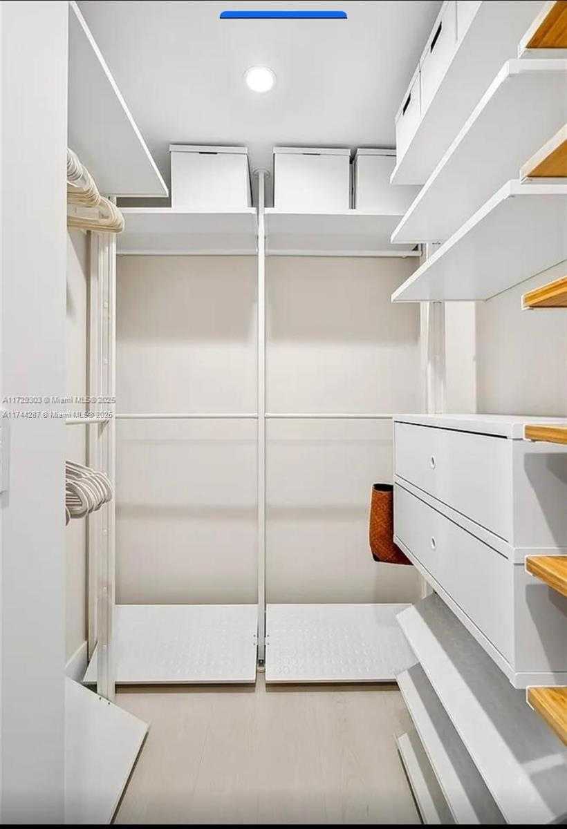 Small Image of 300 DIPLOMAT PKWY #811, Hallandale Beach Number 16