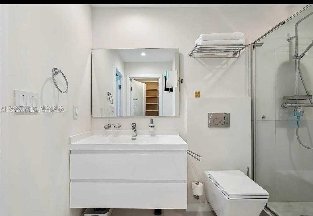 Small Image of 300 DIPLOMAT PKWY #811, Hallandale Beach Number 18