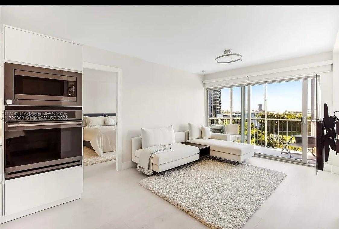 Small Image of 300 DIPLOMAT PKWY #811, Hallandale Beach Number 2