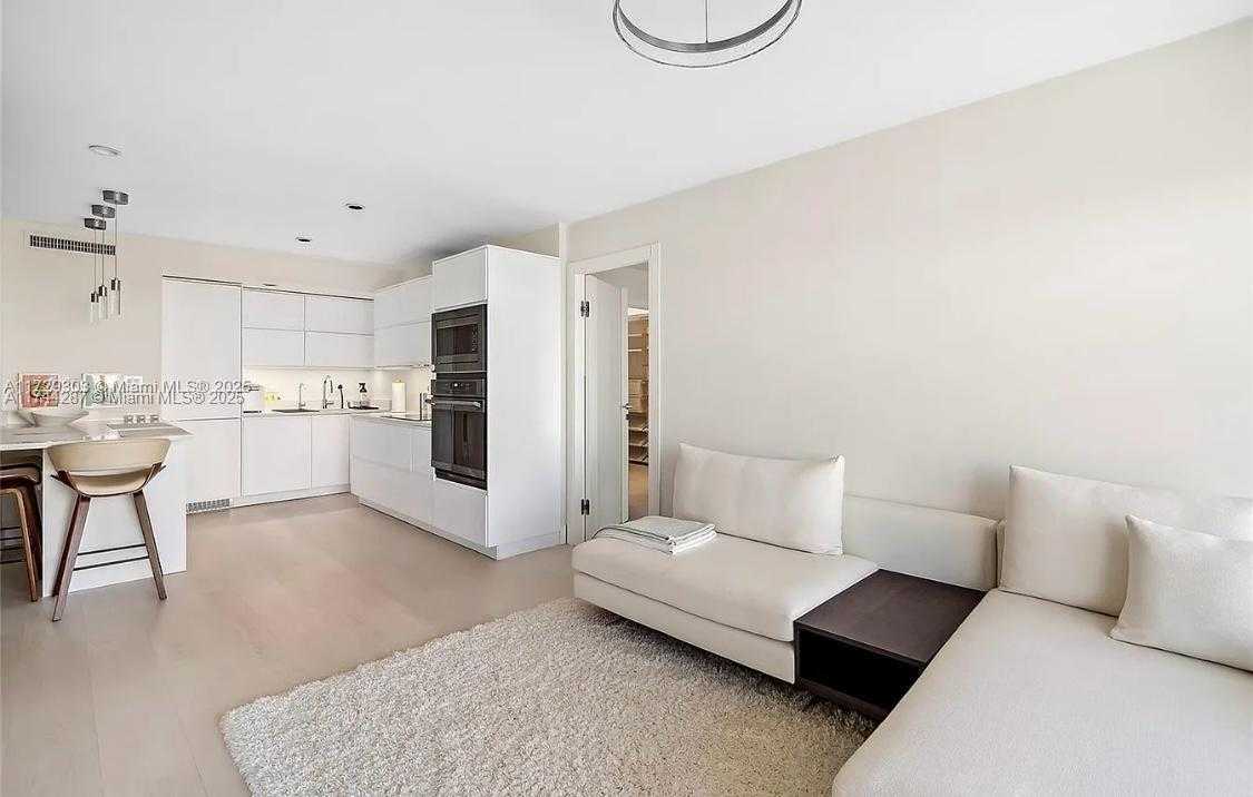 Small Image of 300 DIPLOMAT PKWY #811, Hallandale Beach Number 5