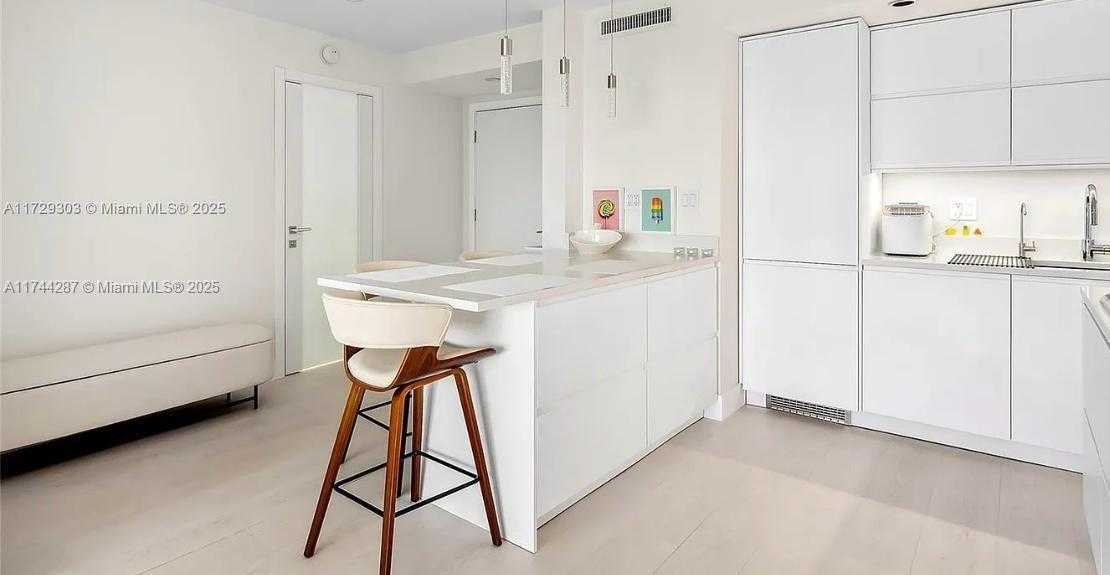 Small Image of 300 DIPLOMAT PKWY #811, Hallandale Beach Number 6