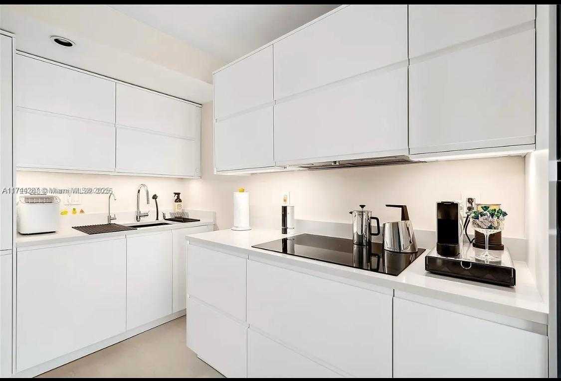 Small Image of 300 DIPLOMAT PKWY #811, Hallandale Beach Number 7