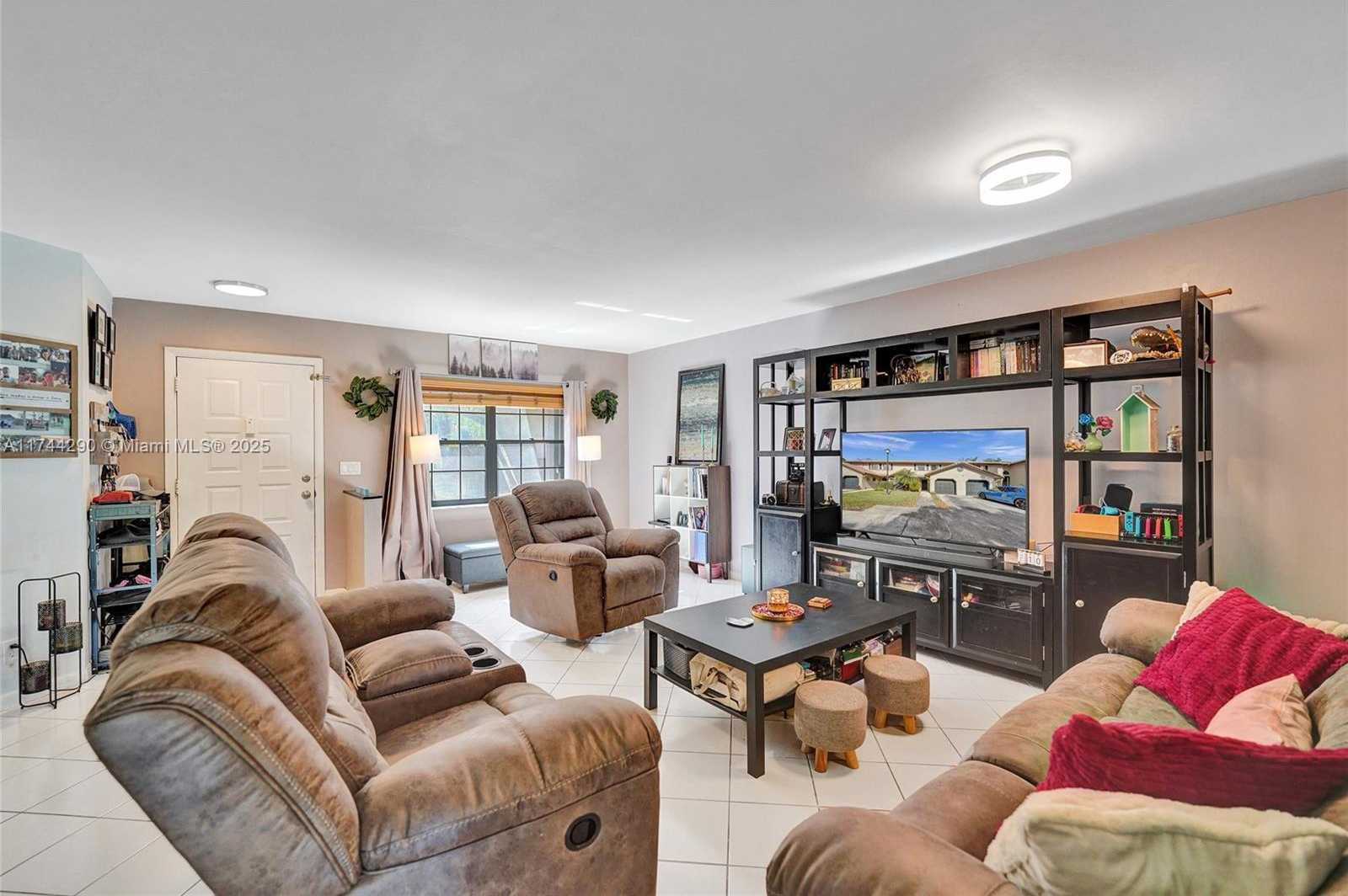 Small Image of 9007 VINEYARD LAKE DR #9007, Plantation Number 11