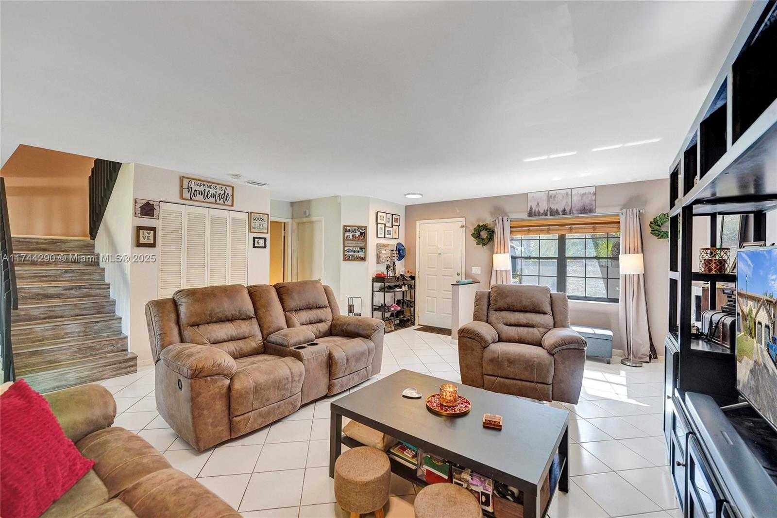 Small Image of 9007 VINEYARD LAKE DR #9007, Plantation Number 12
