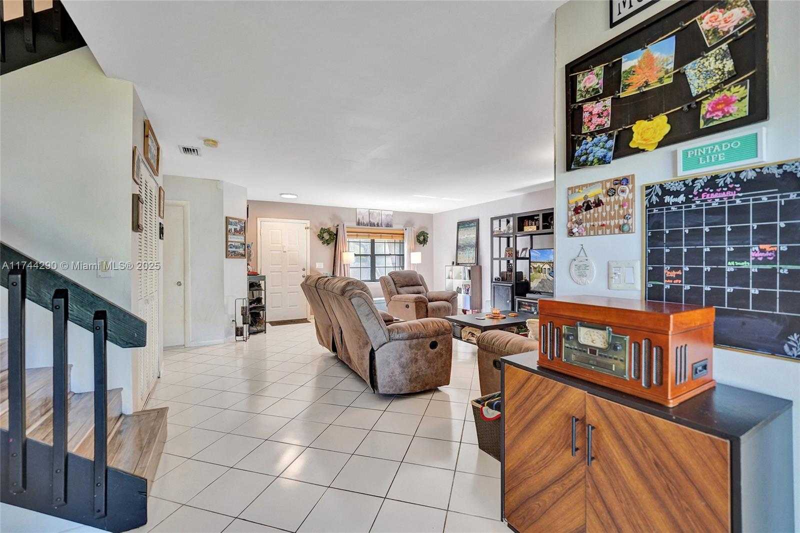 Small Image of 9007 VINEYARD LAKE DR #9007, Plantation Number 14