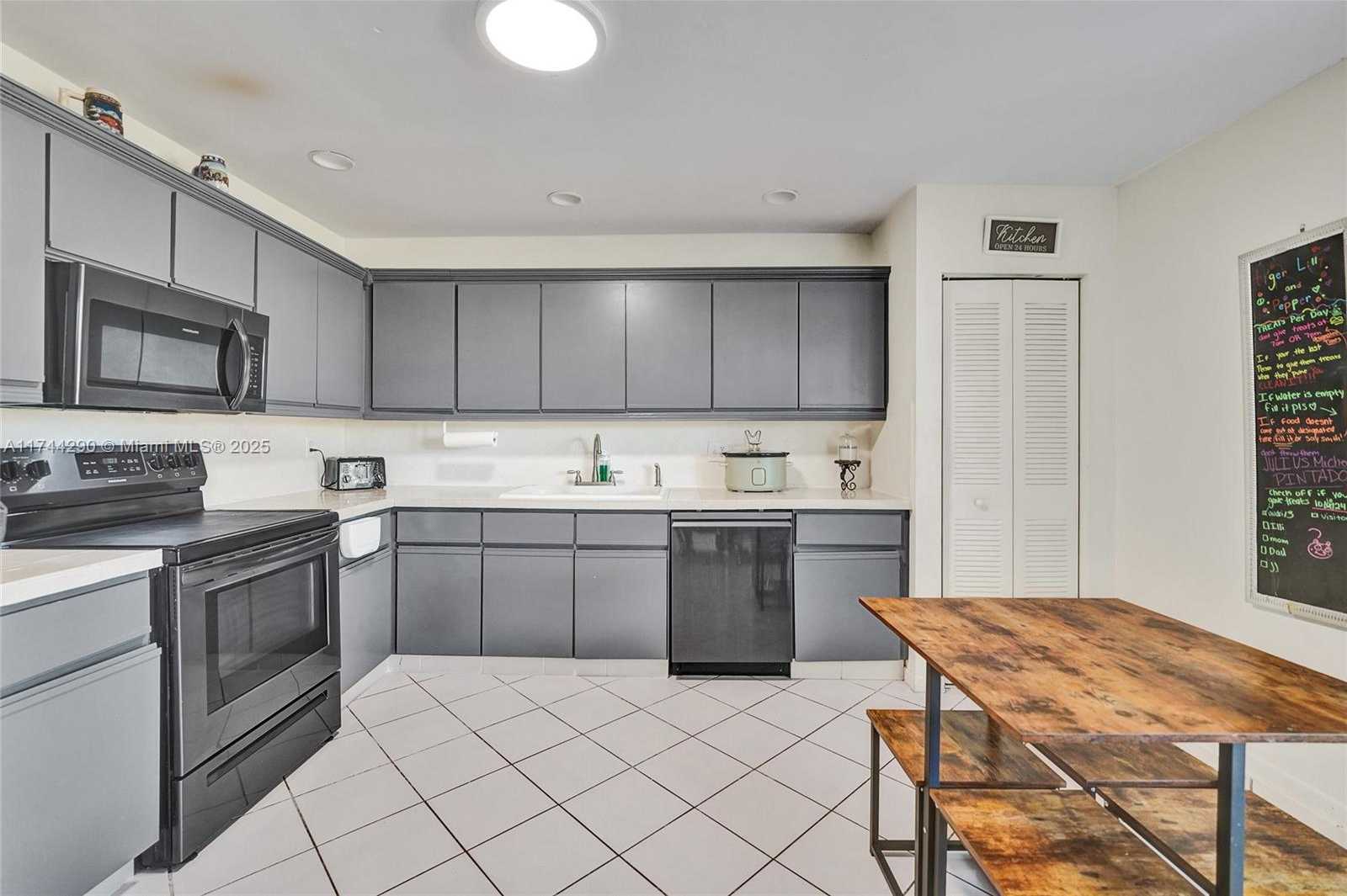 Small Image of 9007 VINEYARD LAKE DR #9007, Plantation Number 15