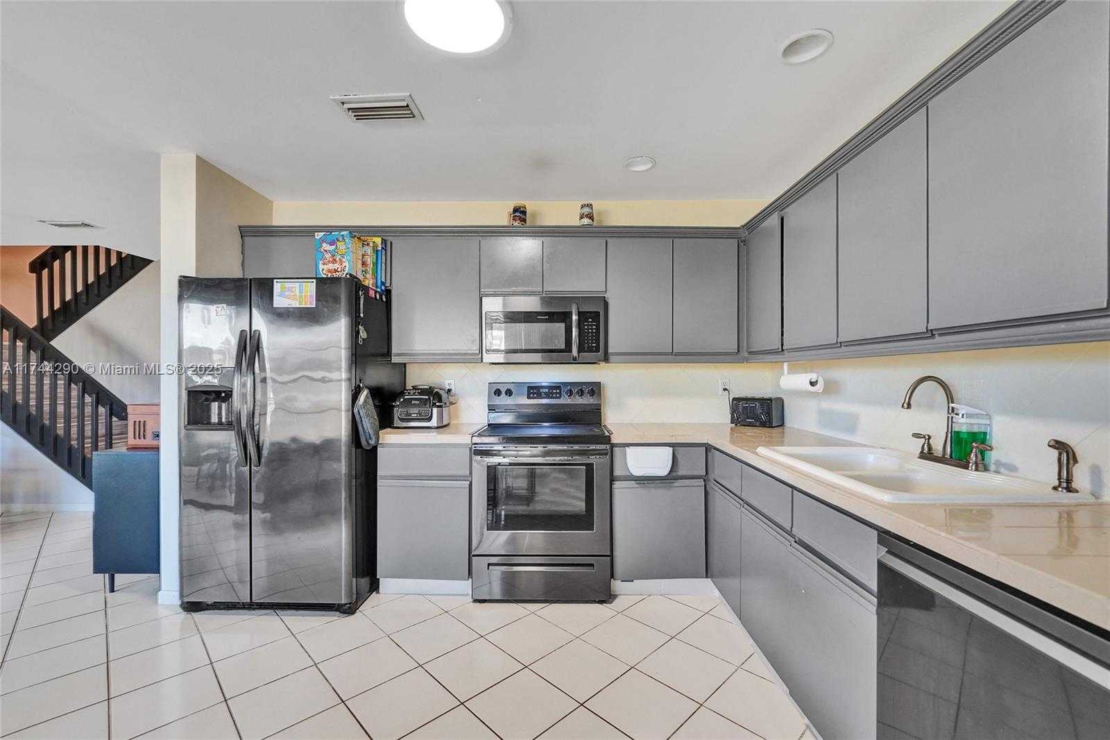 Small Image of 9007 VINEYARD LAKE DR #9007, Plantation Number 18