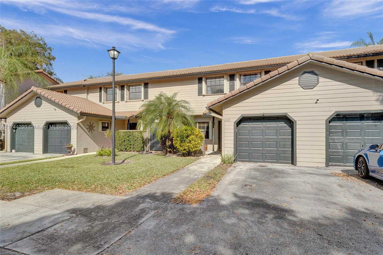 Small Image of 9007 VINEYARD LAKE DR #9007, Plantation Number 2