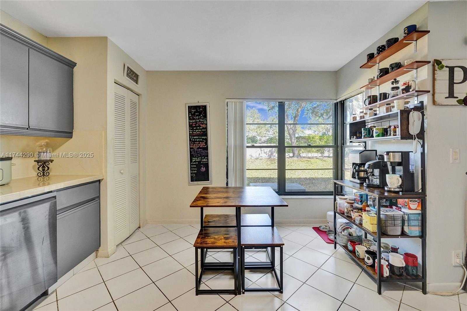 Small Image of 9007 VINEYARD LAKE DR #9007, Plantation Number 21