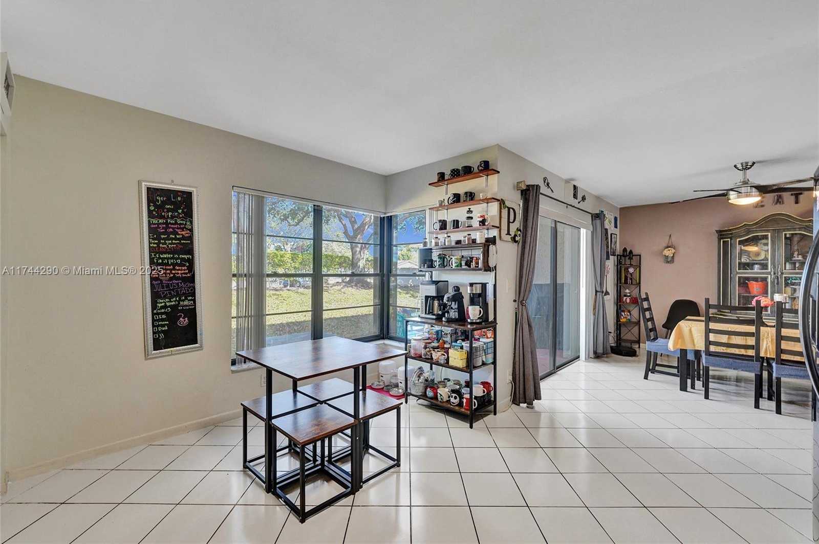 Small Image of 9007 VINEYARD LAKE DR #9007, Plantation Number 22
