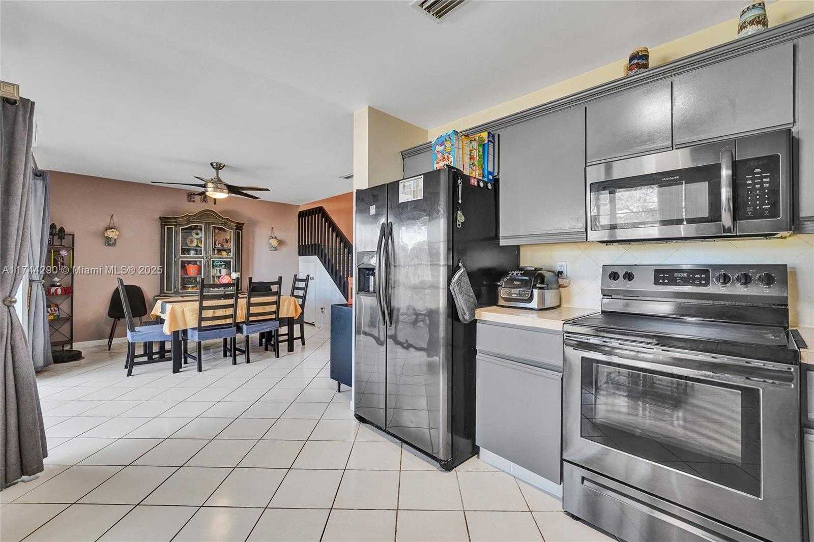 Small Image of 9007 VINEYARD LAKE DR #9007, Plantation Number 24