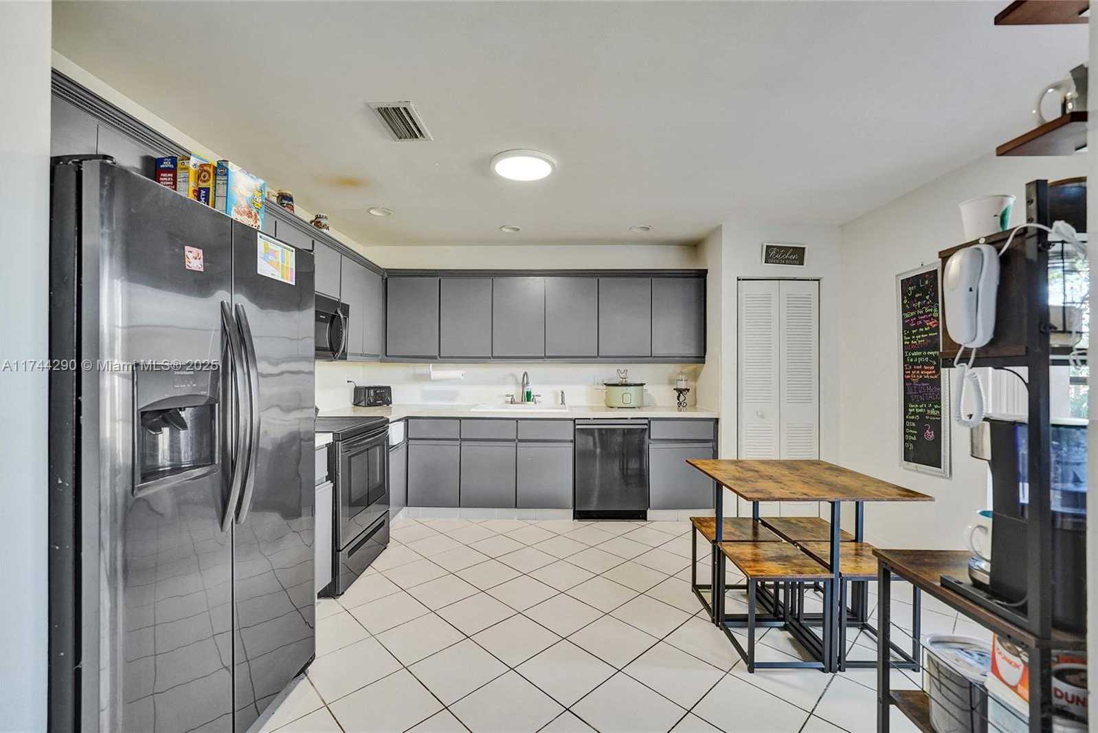 Small Image of 9007 VINEYARD LAKE DR #9007, Plantation Number 25