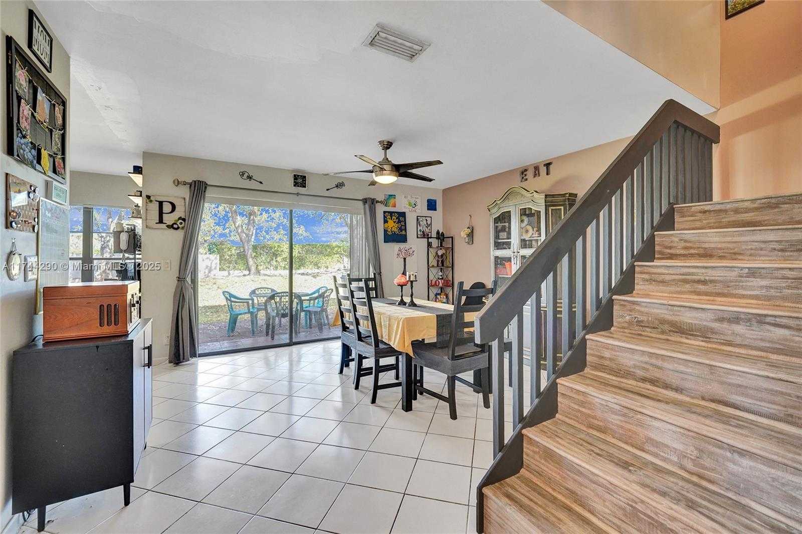 Small Image of 9007 VINEYARD LAKE DR #9007, Plantation Number 27