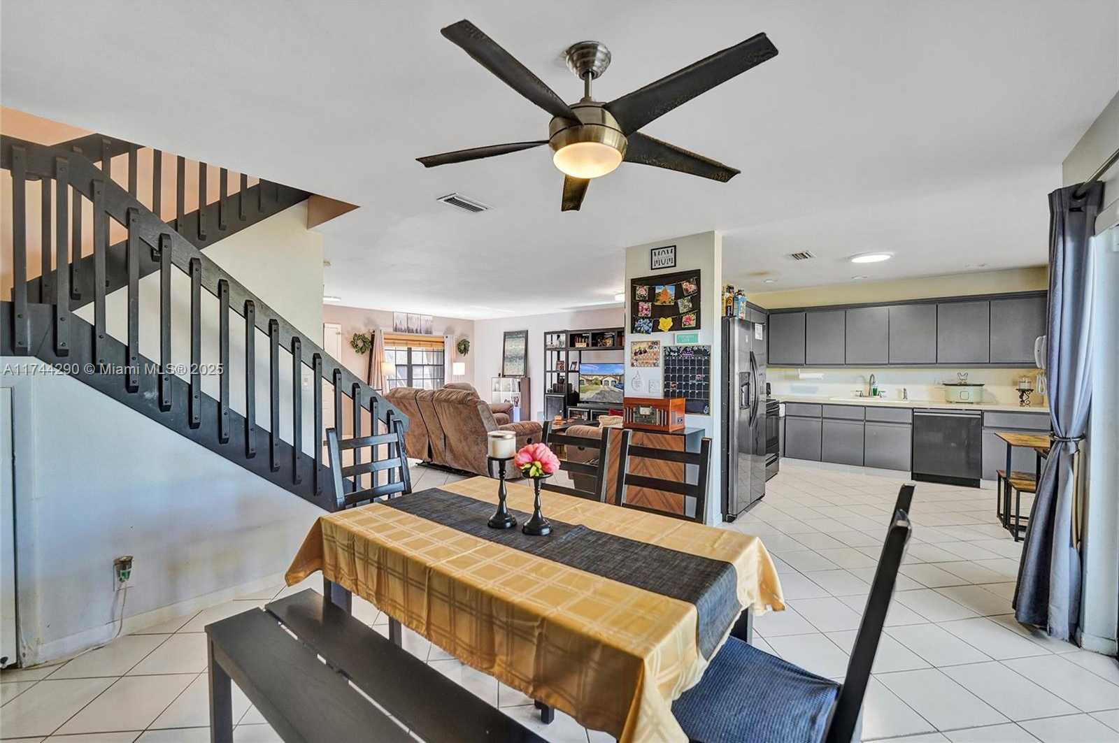 Small Image of 9007 VINEYARD LAKE DR #9007, Plantation Number 28