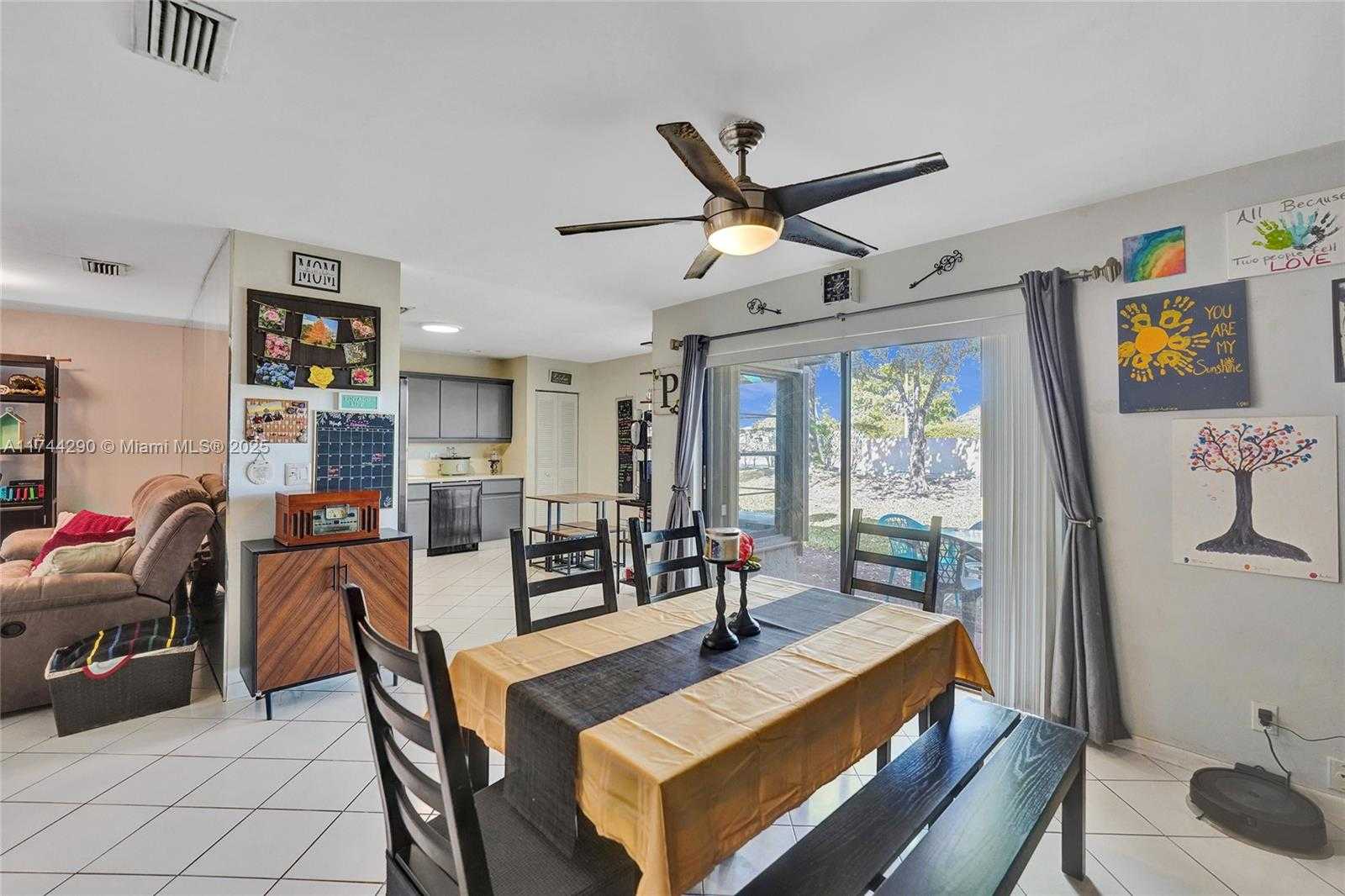 Small Image of 9007 VINEYARD LAKE DR #9007, Plantation Number 29