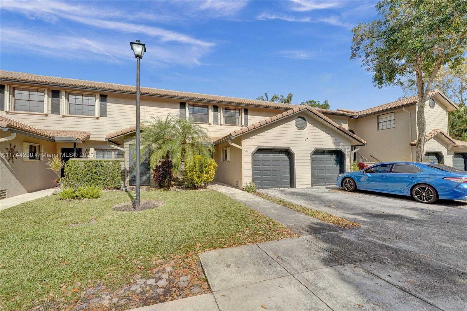 Small Image of 9007 VINEYARD LAKE DR #9007, Plantation Number 3