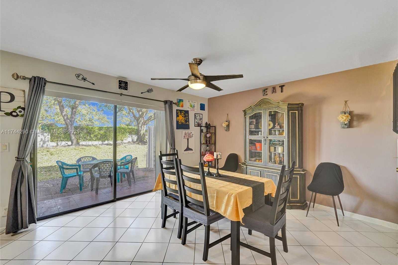 Small Image of 9007 VINEYARD LAKE DR #9007, Plantation Number 30