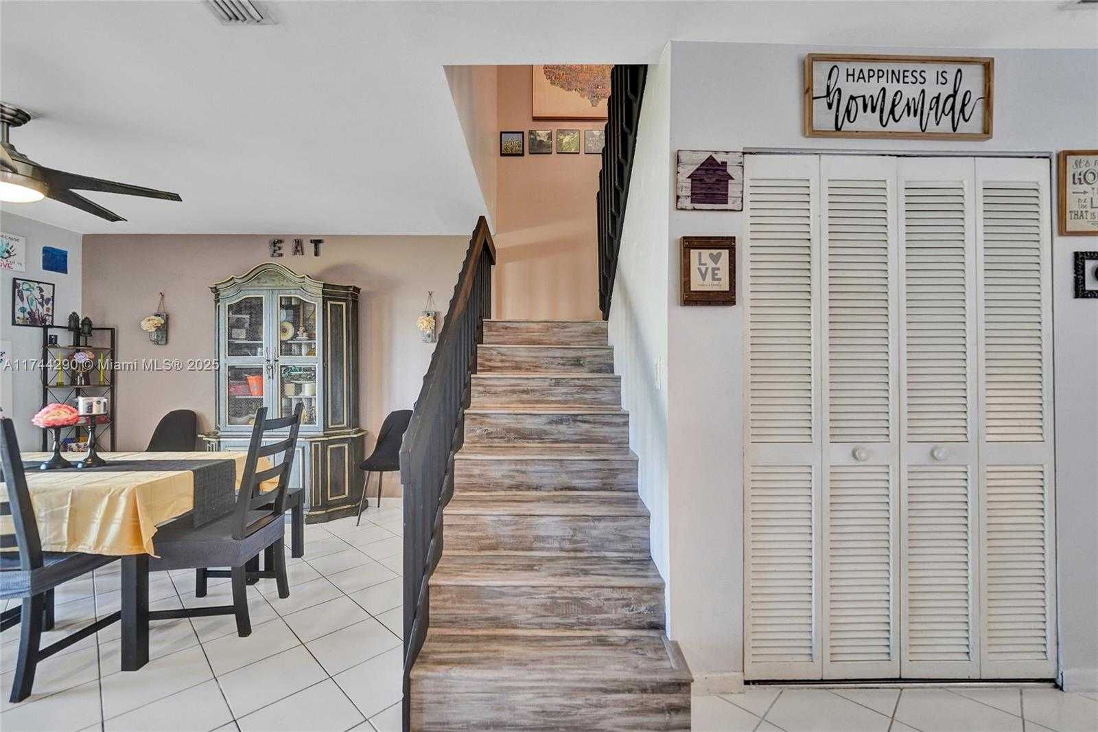 Small Image of 9007 VINEYARD LAKE DR #9007, Plantation Number 34