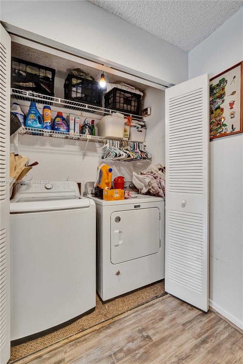 Small Image of 9007 VINEYARD LAKE DR #9007, Plantation Number 37