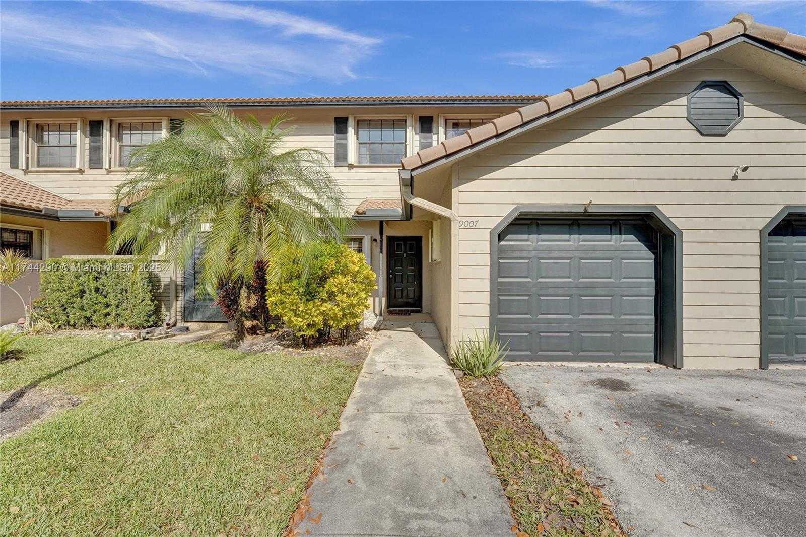 Small Image of 9007 VINEYARD LAKE DR #9007, Plantation Number 4