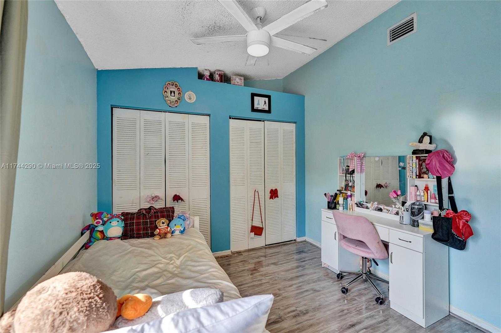 Small Image of 9007 VINEYARD LAKE DR #9007, Plantation Number 42