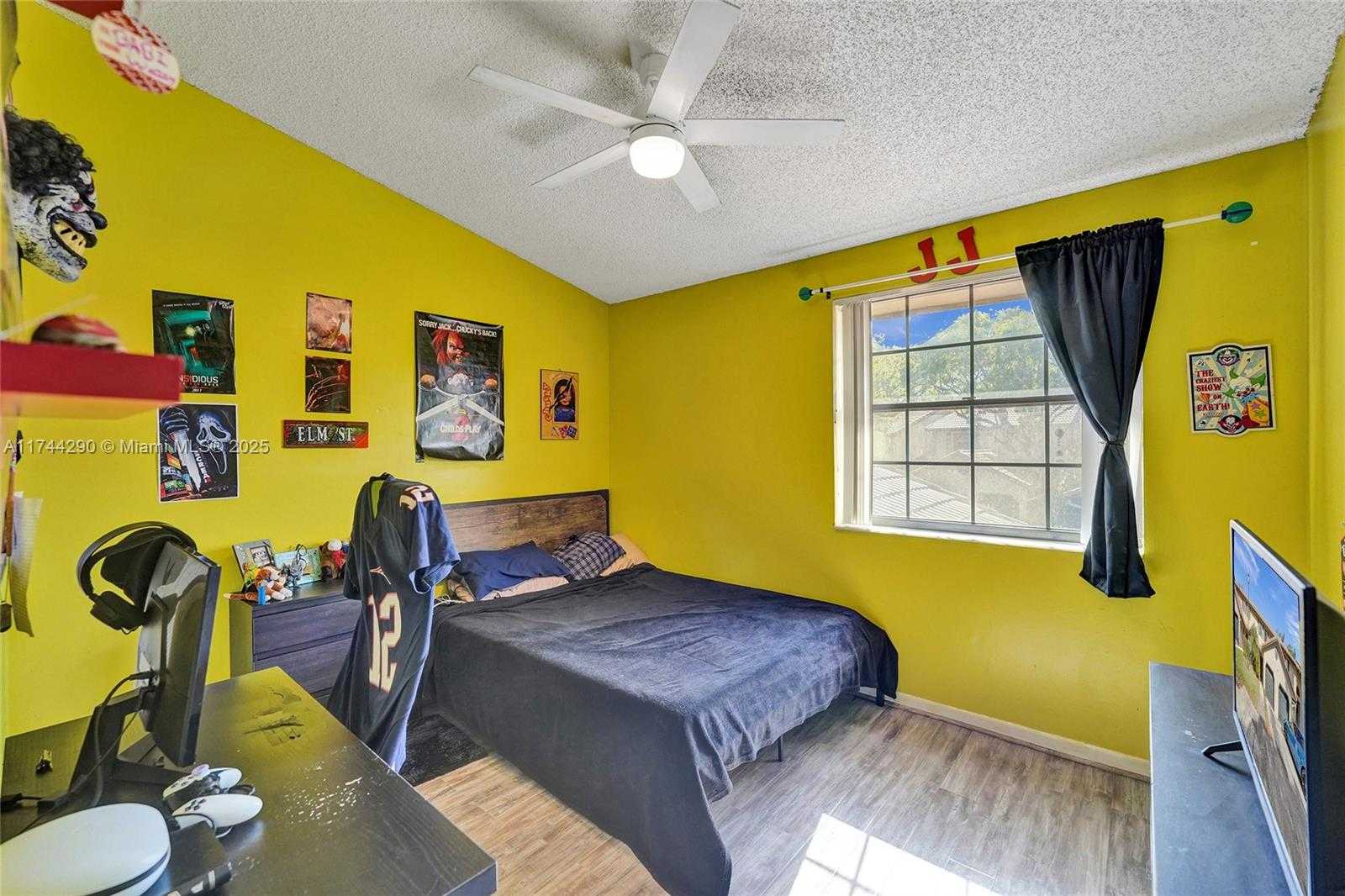 Small Image of 9007 VINEYARD LAKE DR #9007, Plantation Number 44