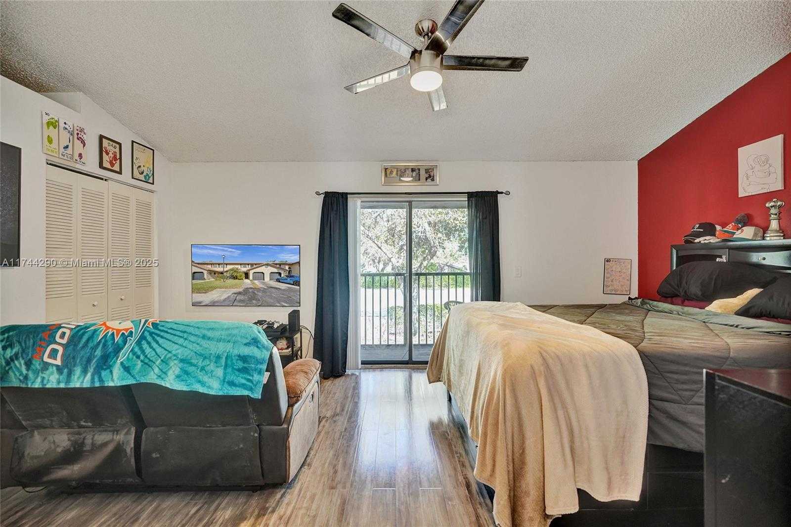Small Image of 9007 VINEYARD LAKE DR #9007, Plantation Number 47