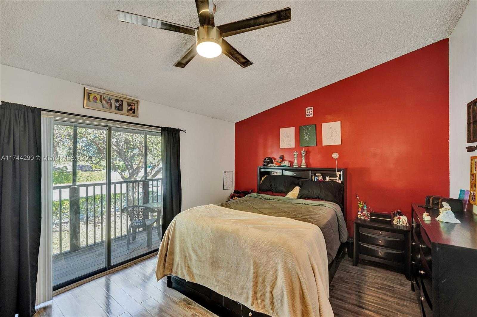 Small Image of 9007 VINEYARD LAKE DR #9007, Plantation Number 48