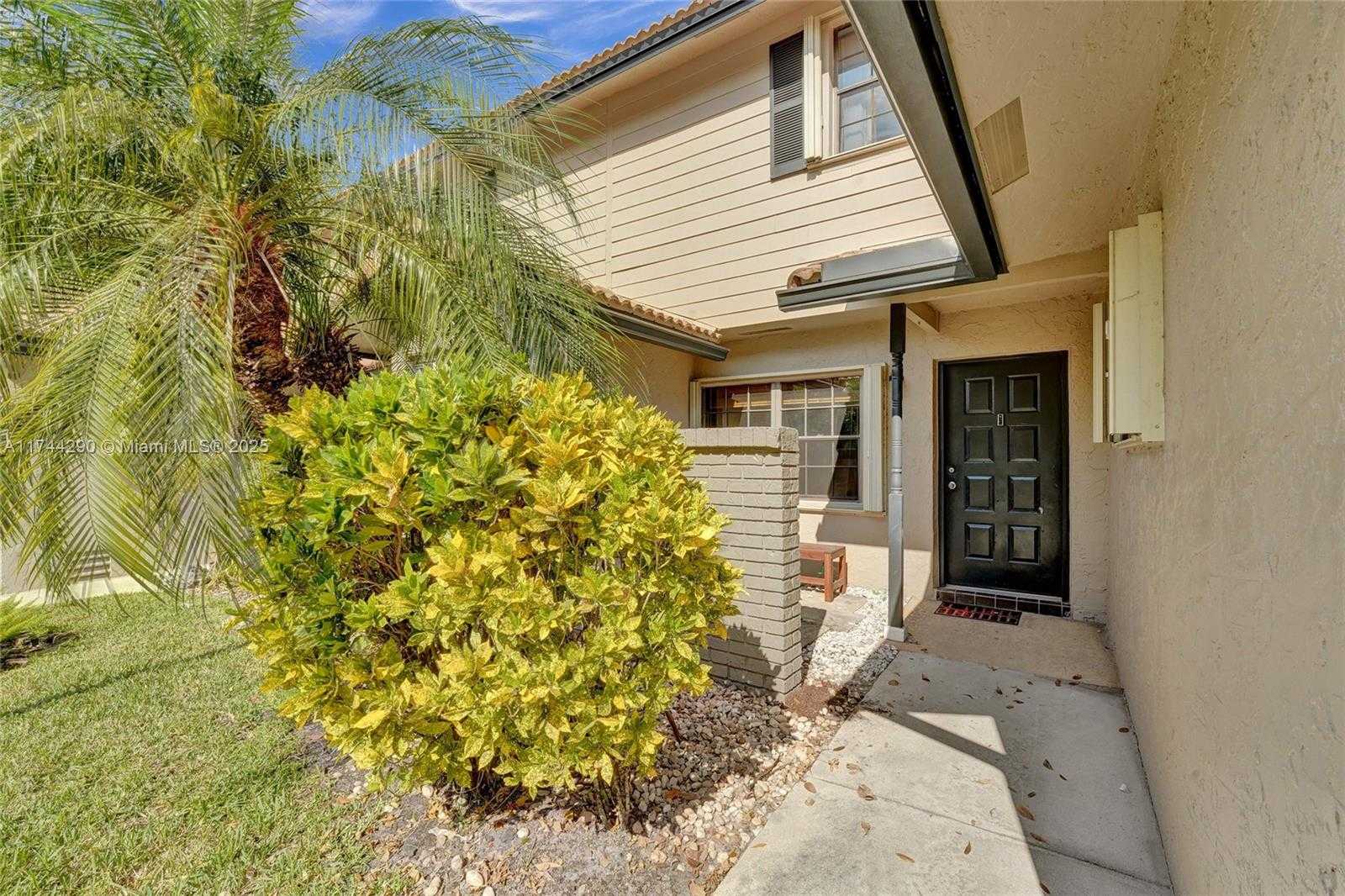 Small Image of 9007 VINEYARD LAKE DR #9007, Plantation Number 5