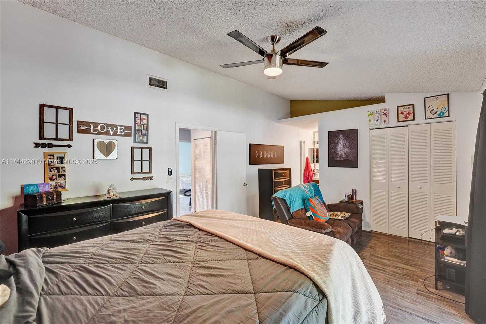 Small Image of 9007 VINEYARD LAKE DR #9007, Plantation Number 50